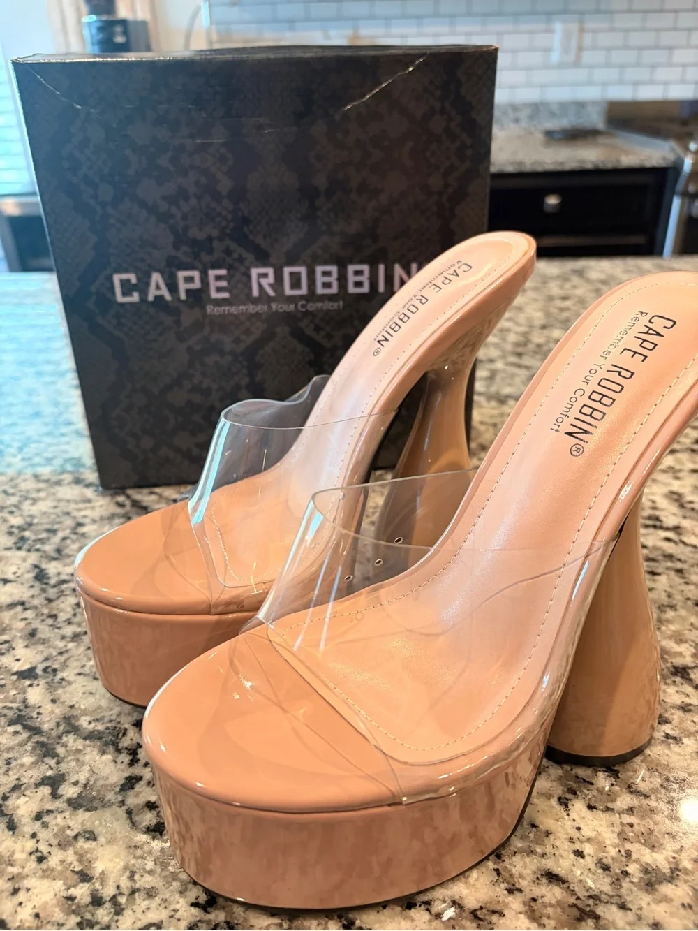 NWT Women’s 8 Cape Robbin Nude Clear Platform Mules with Glossy Nude Heel